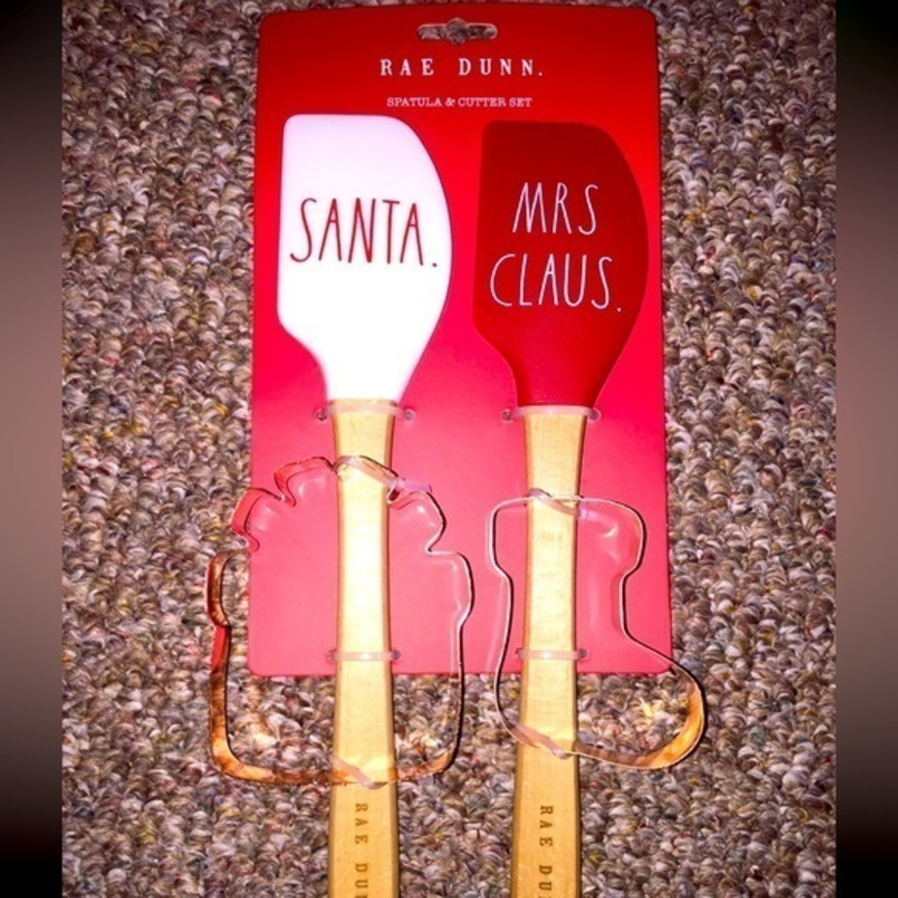 NWT Rae Dunn Spatula‎ and Cookie Cutter Set